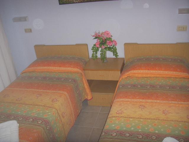 Hotel Marinella Rimini Oda fotoğraf