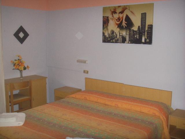 Hotel Marinella Rimini Oda fotoğraf